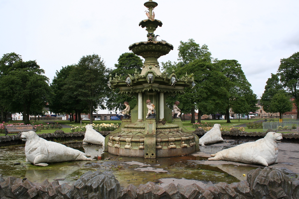 Paisley Gardens fountain, Glasgow – pre-restoration