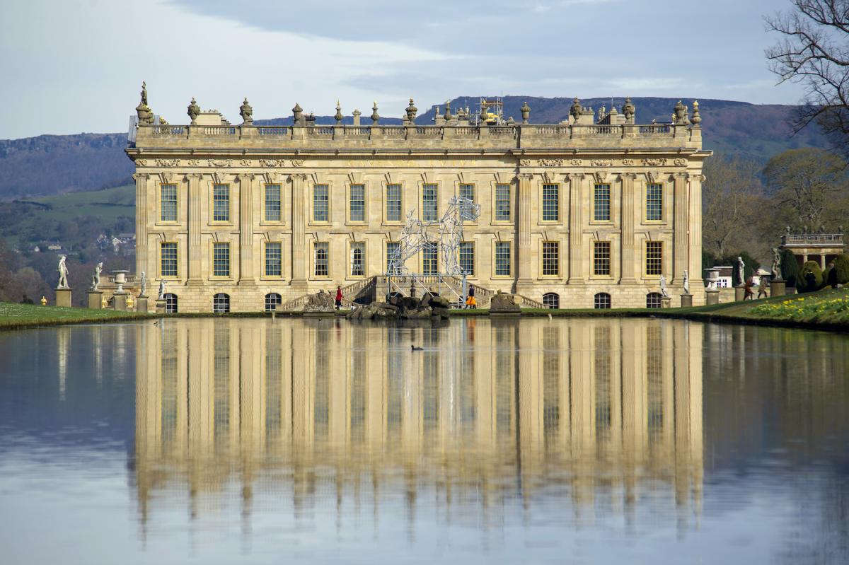 Ben Long's Scaffolding Dog Sculpture, 2019 with Chatsworth House and Canal Pond. Credit Scott Merrylees - 