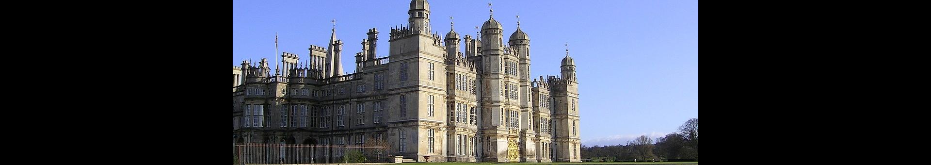 Burghley House By PJMarriott, CC BY 3.0, https://commons.wikimedia.org/w/index.php?curid=51289696