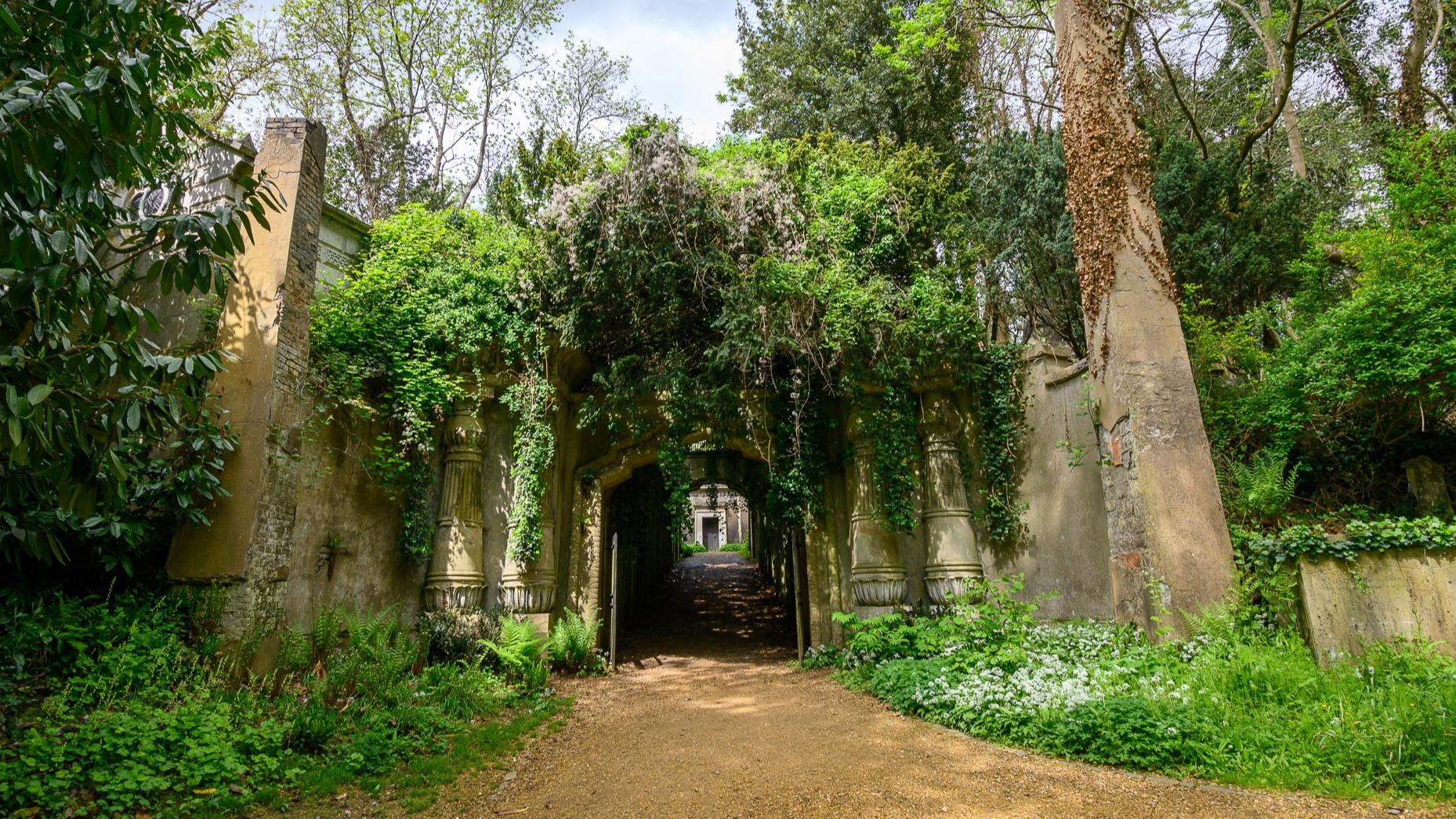 Egyptian Avenue, Highgate Cemetery, London